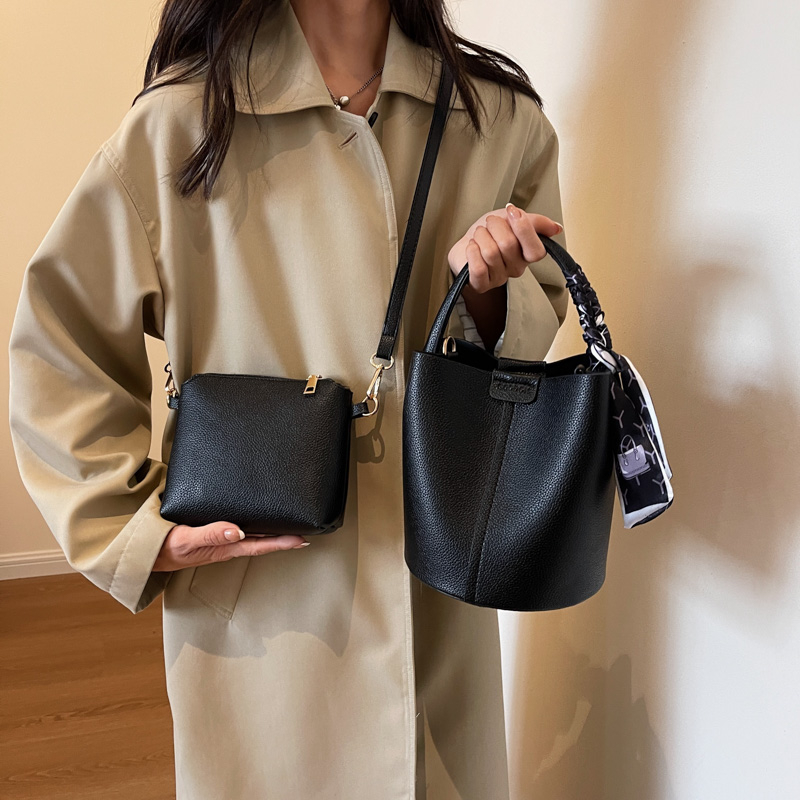 Red PU Bucket Shoulder and Cro - Luxury Bags For Women Sale avaliação e preço