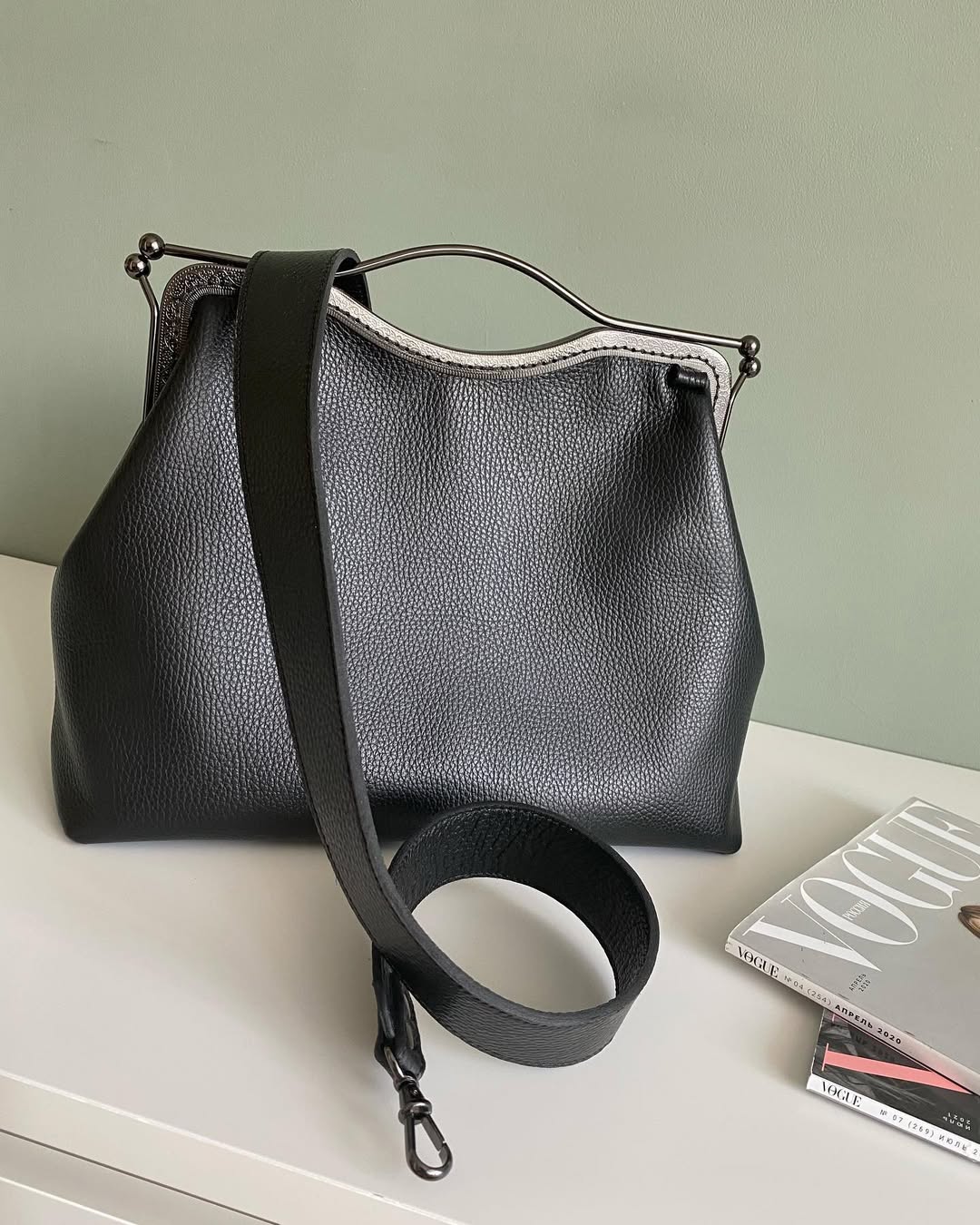 Lost in Vintage Larger Natural - Top Handle Patent Bag avaliação e preço