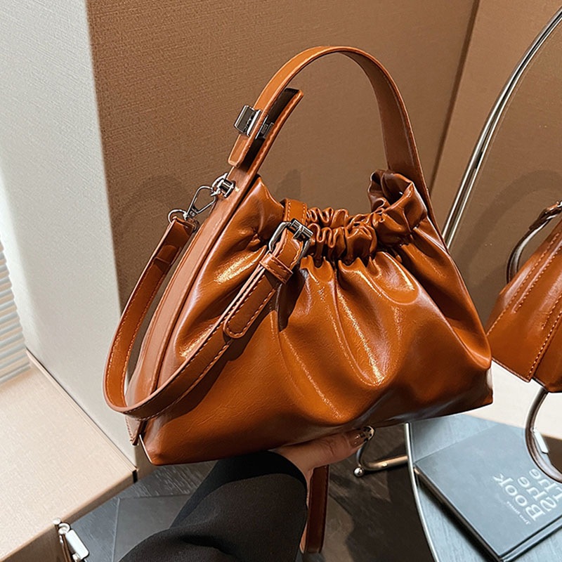 Women's Burgundy Ruched Cloud  - Top Handle Patent Bag avaliação e preço