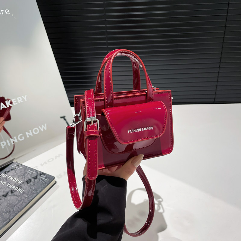 Women's Patent Leather Mini Ha - Top Handle Patent Bag avaliação e preço