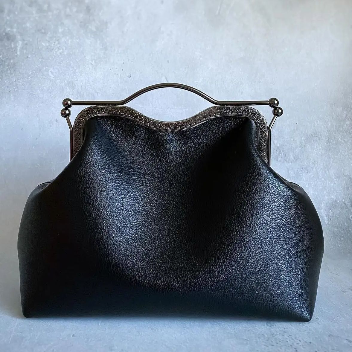 Lost in Vintage Larger Version - Top Handle Patent Bag avaliação e preço