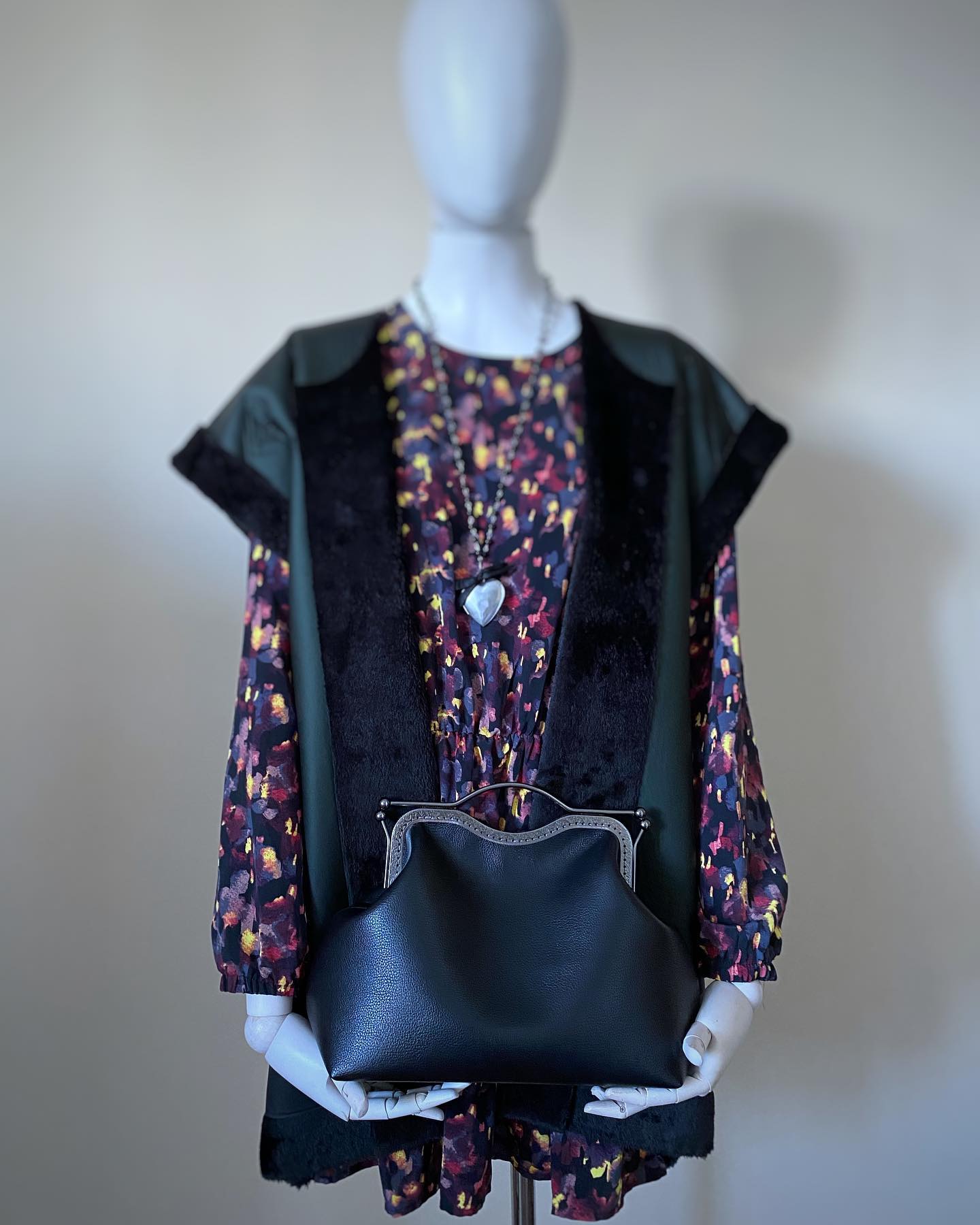 Lost in Vintage Larger Version - Top Handle Patent Bag avaliação e preço