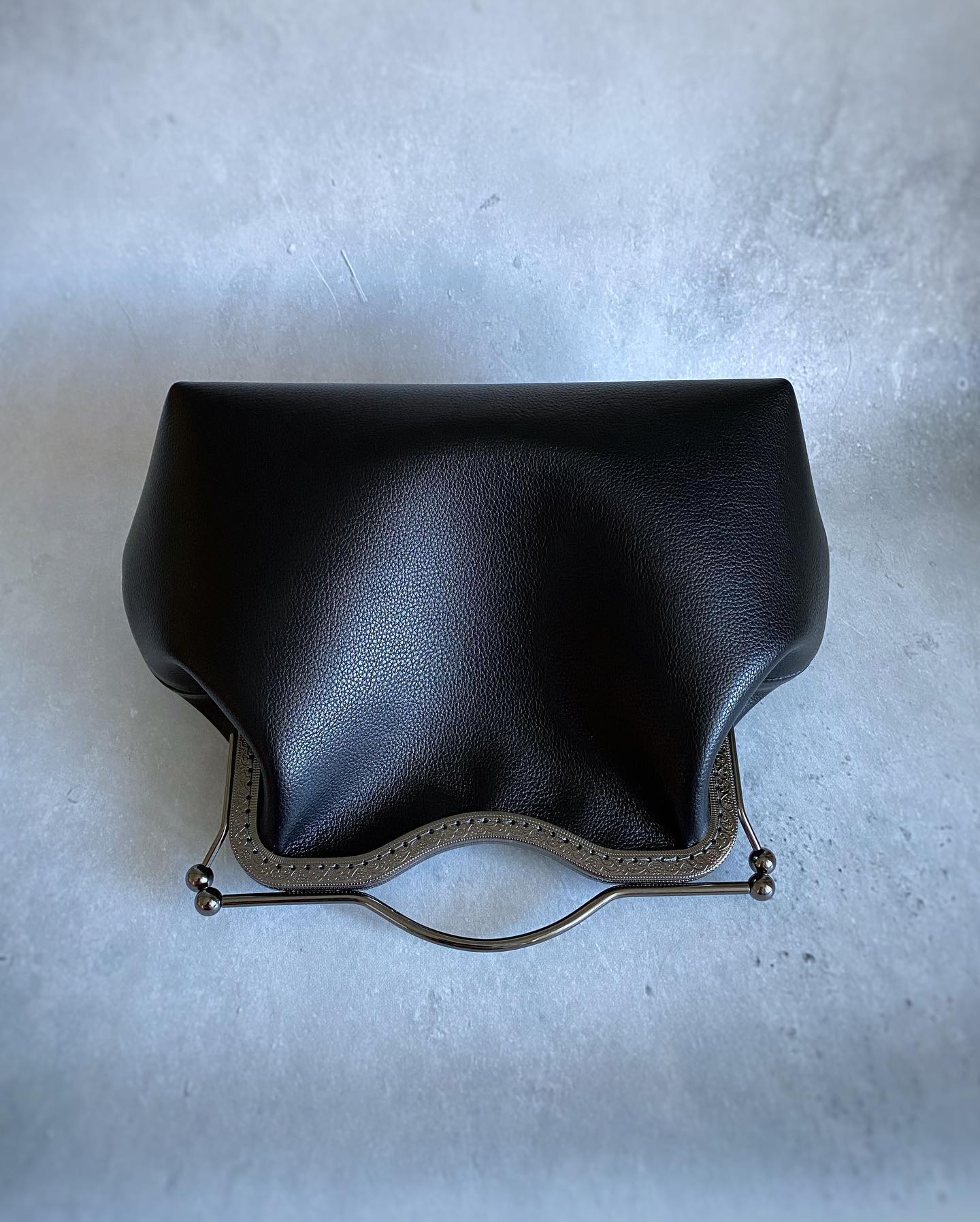 Lost in Vintage Larger Version - Top Handle Patent Bag avaliação e preço